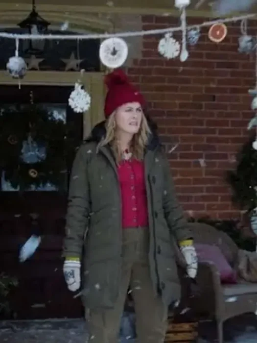 A Merry Little Ex-Mas Alicia Silverstone green Jacket