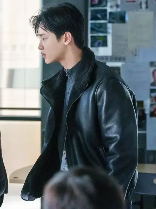 Jang Dong-yoon Queen Mantis Shearling black Jacket