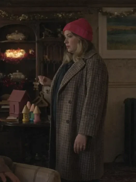 Kate The Twelve Dates ‘Til Christmas S01 Mae Whitman Plaid Coat