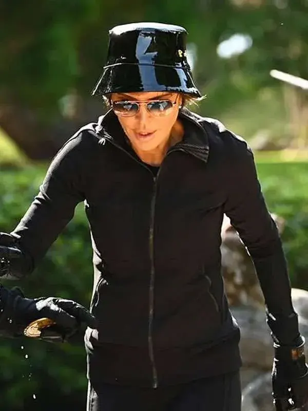 The Traitors Lisa Rinna Black Fleece Jacket
