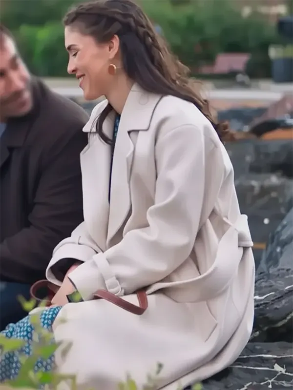 To Love to Lose Emine Meyrem Beige Coat