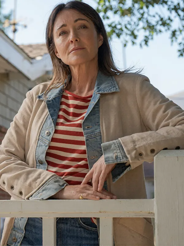 Shrinking Liz Beige Coat