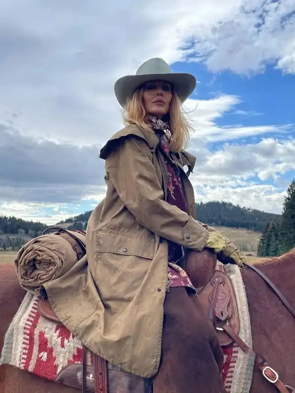 Dutton Ranch S01 Beth Dutton Brown Long Coat