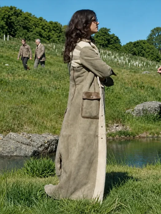 The Gentlemen S2 Bella Soranza de Parme Shearling Coat